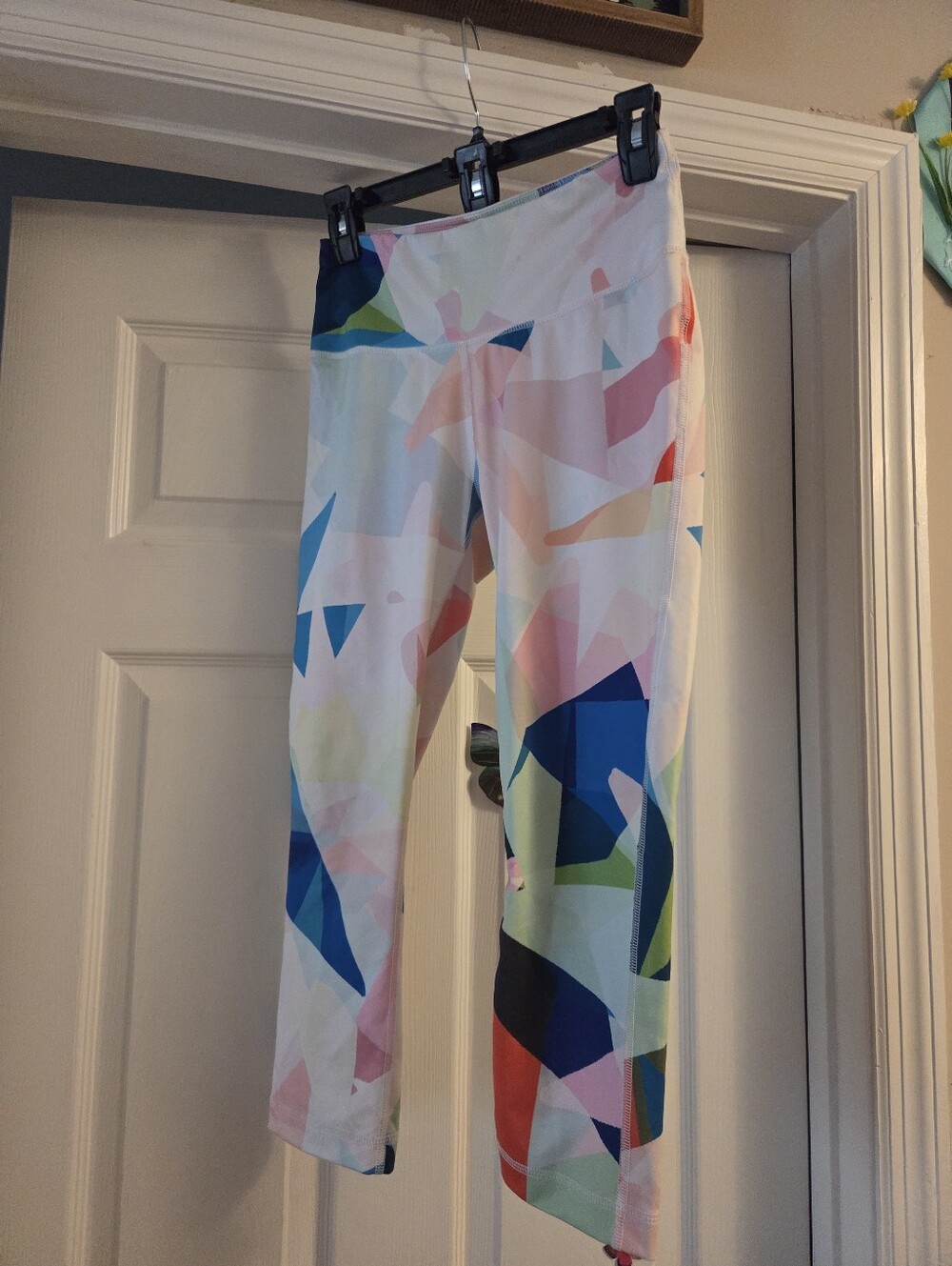 Small Zelos S colorful Capri leggings geometric pattern